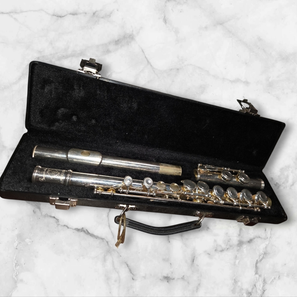 Gemeinhrdt Silver Flute with Black Case